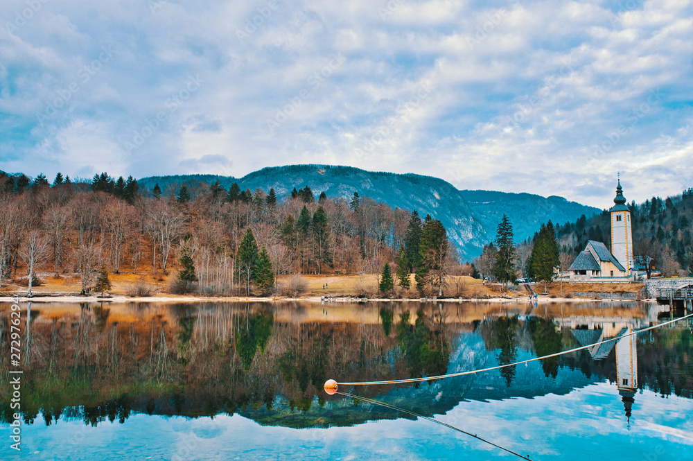 Fototapeta premium The beautiful lake Bohinj in Triglav national park on a winter day