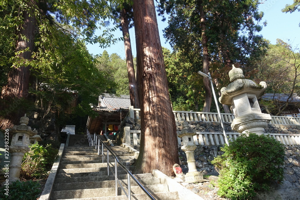 Obraz premium 滋賀県長浜市高月町にある赤後寺(日吉神社)の境内の風景です