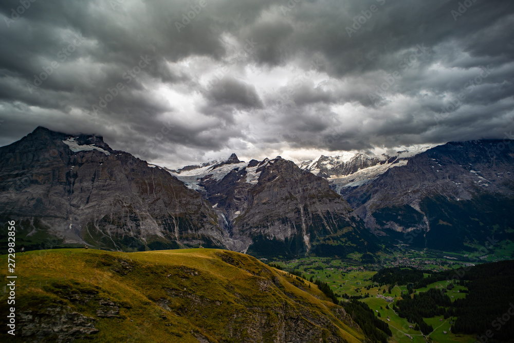 Blick auf Grindelwald von First cliff walk Berner Oberland Schweiz Switzerland