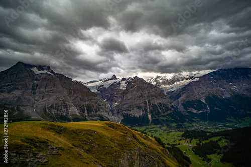 Blick auf Grindelwald von First cliff walk Berner Oberland Schweiz Switzerland