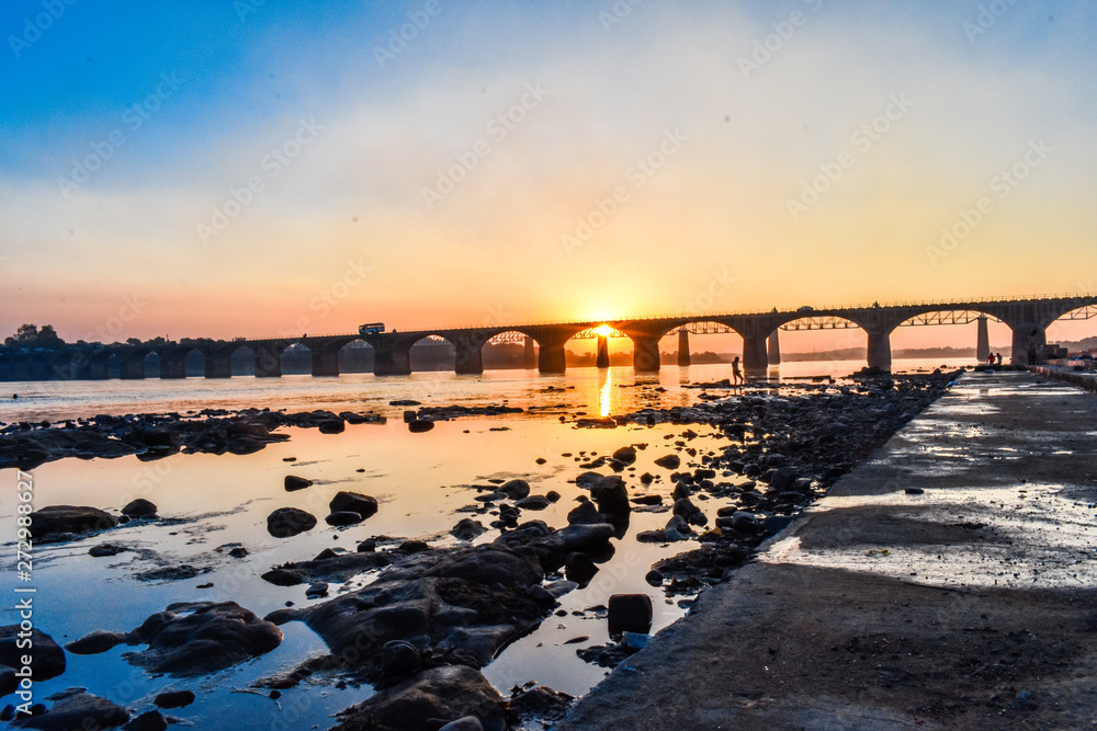 Obraz premium Temple on River corner