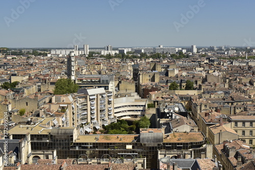 Vue panoramique depuis le campanile de la cathédrale St-André vers l'immense ensemble d'habitations du Grand Parc à Bordeaux