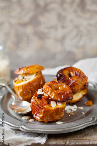 Baked apples with raisins and apricots