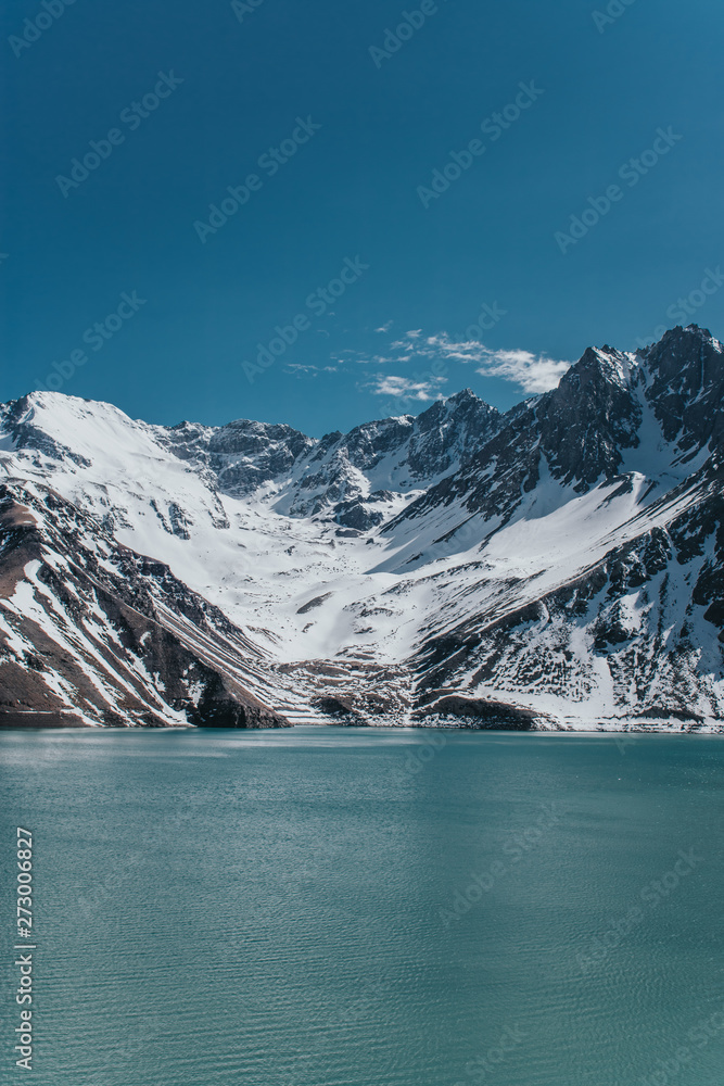 Fototapeta premium Embalse El Yeso in Cajón del Maipo, Chile