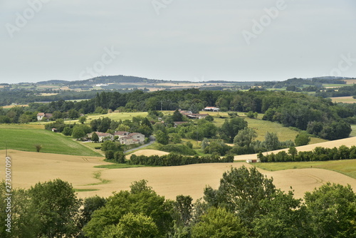 Vue panoramique de la campagne du Périgord Vert depuis les collines de Vendoire