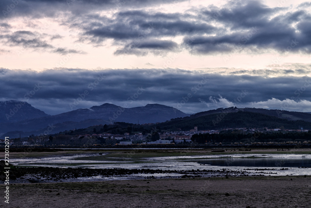 Obraz premium landascape at sunset in spain