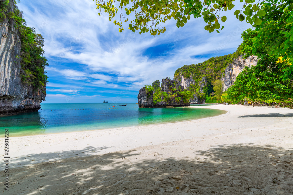 Fototapeta premium Hong Islands,Beautiful tropical sandy beach and lush green foliage on a tropical island ,thailand