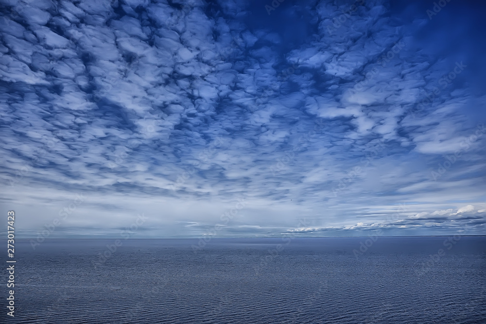 Fototapeta premium sky above water / texture background, horizon sky with clouds on the lake