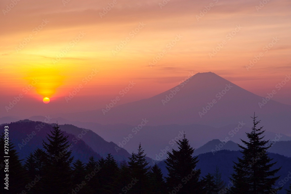 Φωτογραφία Mt.Fuji and sunrise seen from Yamabushi Peak - 山伏山頂から見る富士山と日の出