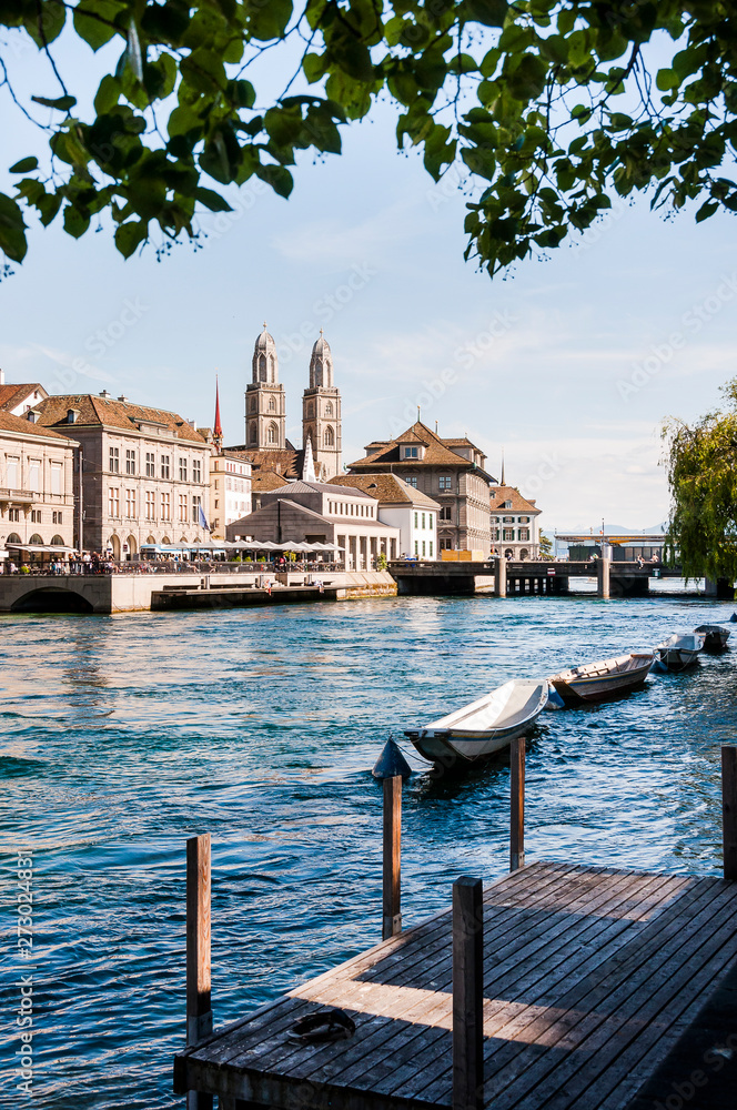 Φωτογραφία Zürich, Grossmünster, Limmat, Limmatquai, Niederdorf, Altstadt, Stadt, Schweiz