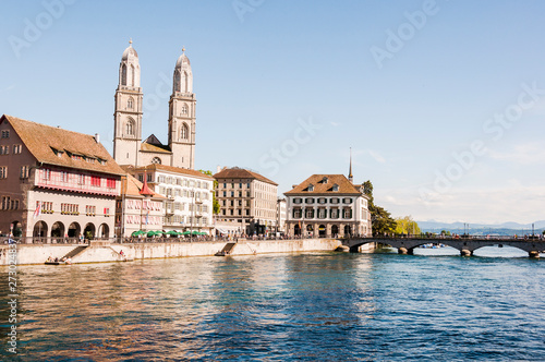 Zürich, Grossmünster, Limmat, Limmatquai, Niederdorf, Altstadt, Brücke, Schweiz photo