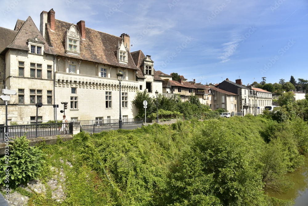L'un des châteaux en style renaissance au centre historique de Périgueux en Dordogne