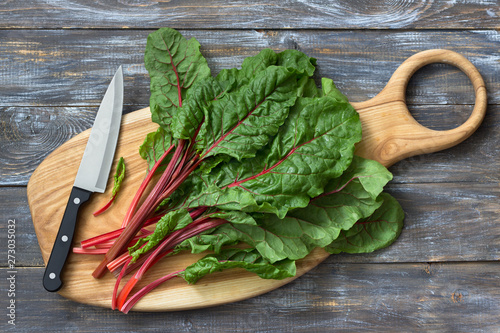 Fotografía Fresh raw leaves of chard, leaf beets, mangold, swiss chard on a wooden table, c