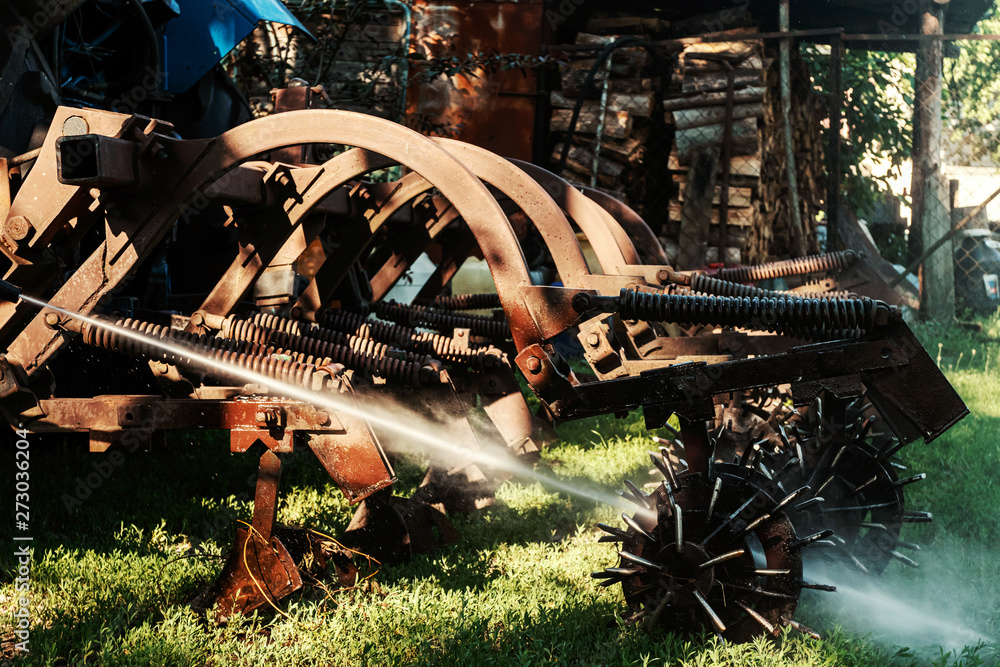 Manual wash tractor agricultural machinery, plows with pressure water