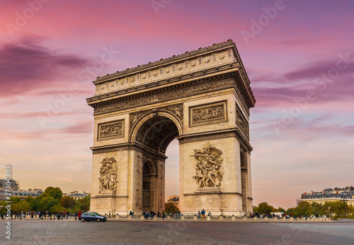 Arc de triomphe place de l'étoile à Paris en France