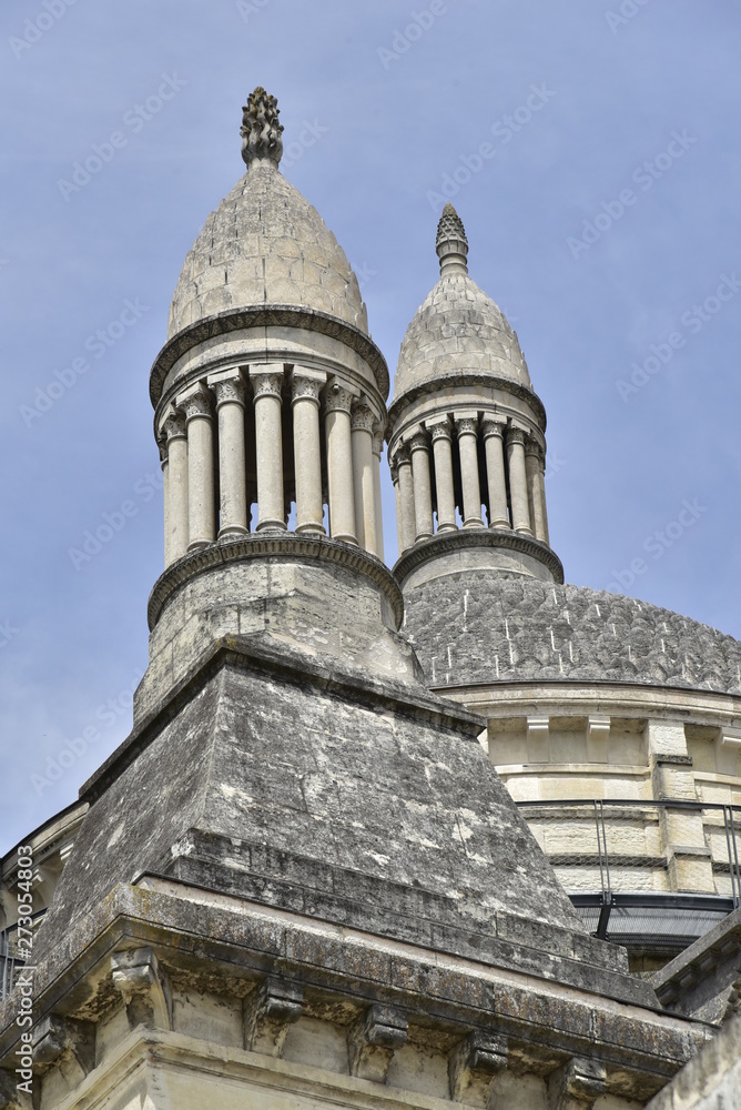 Dômes et pinacles de l'imposante cathédrale Saint-Front à Périgueux en Dordogne