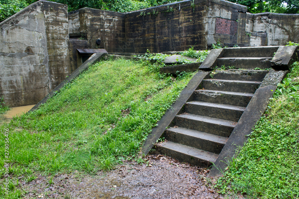 Fort Hunt, a former US Navy fort, defensive fort and it's navel gun battery battery.  This fort was made for the Spanish American war, updated for WWI, and used as a POW camp in WWII.