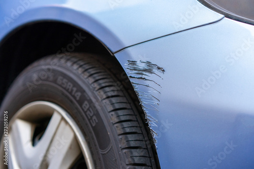 車 凹み 擦り傷 修理代 交通事故 保険