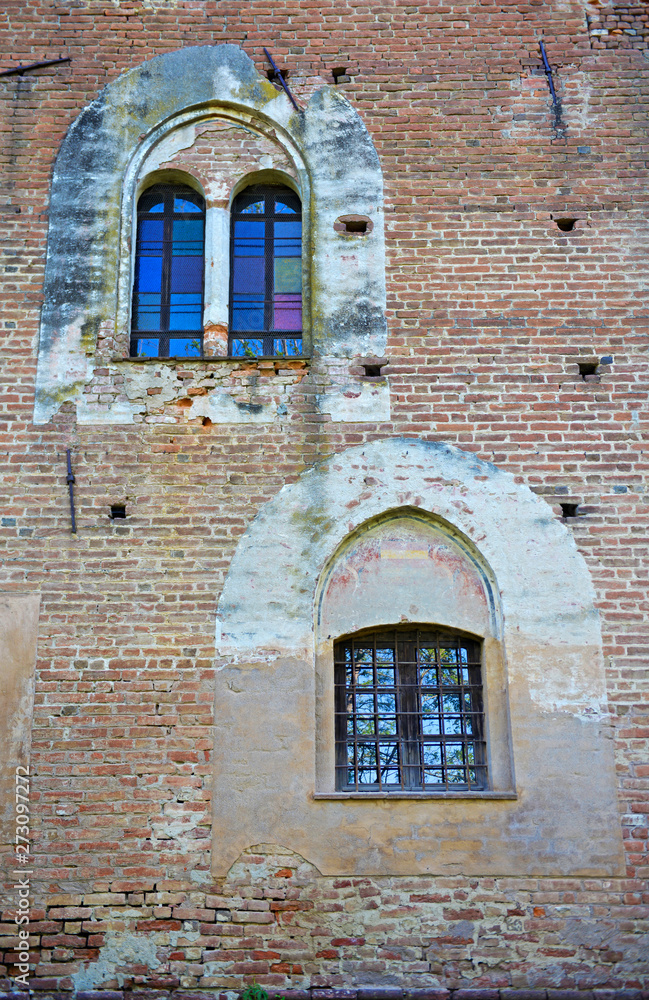 Finestre del vecchio castello.