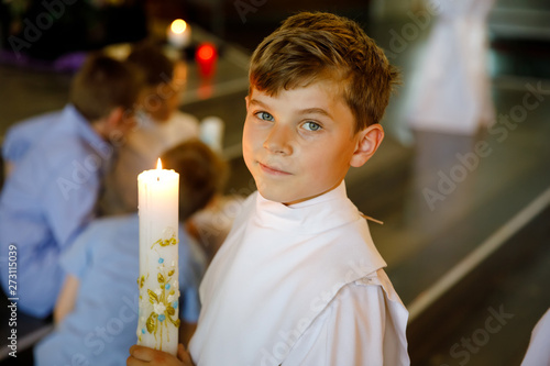 Obraz na płótnie Little kid boy receiving his first holy communion