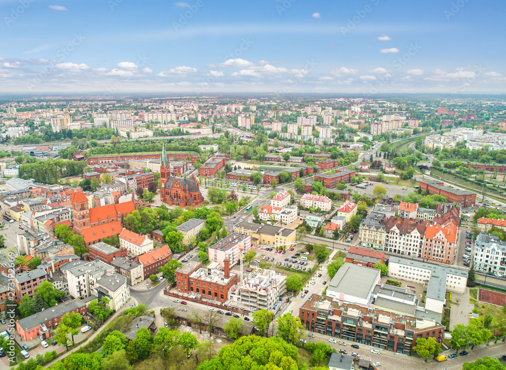 Miasto Toruń z lotu ptaka. Panorama miasta z powietrza. 