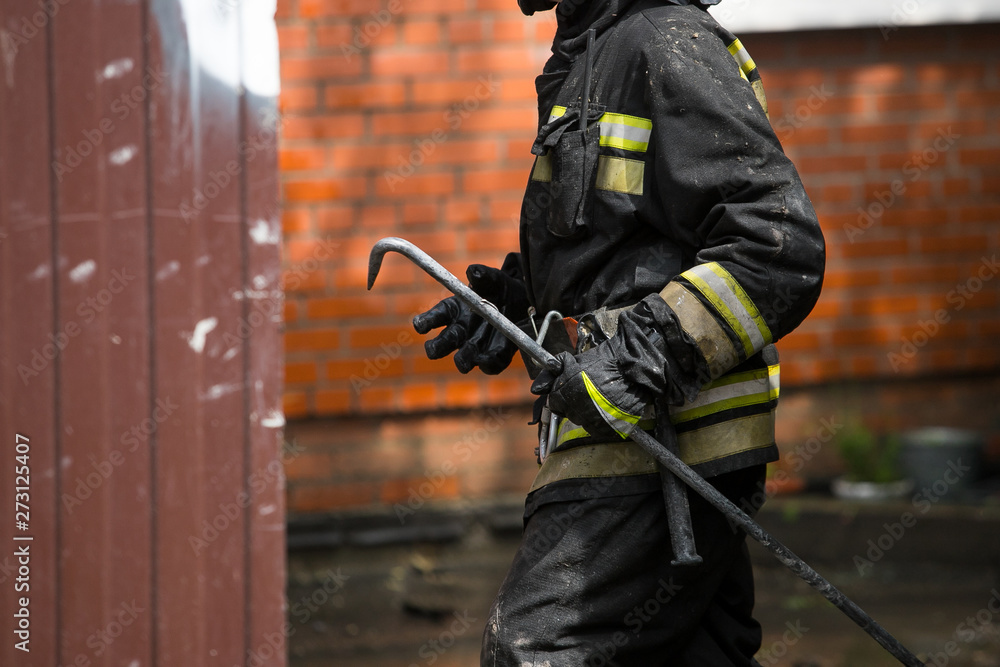 Fototapeta premium firefighters extinguish the fire house