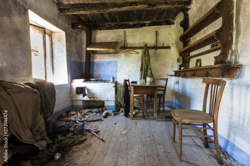 Urban exploration / Abandoned village somewhere in Italy © Maurizio Sartoretto