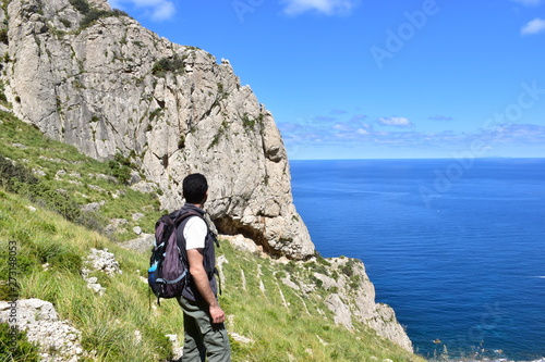 Escursionista su monte santa margherita- capo gallo- Palermo Sicilia, località sferracavallo. Trekking tra il mare e la Montagna