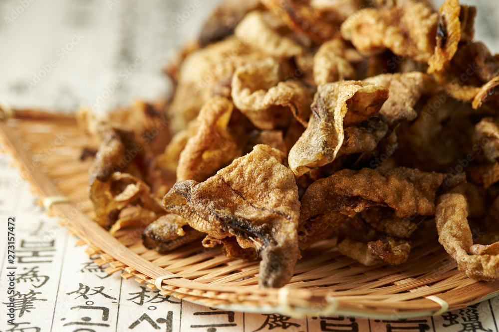 Fototapeta premium Deep fried fish skin snack 