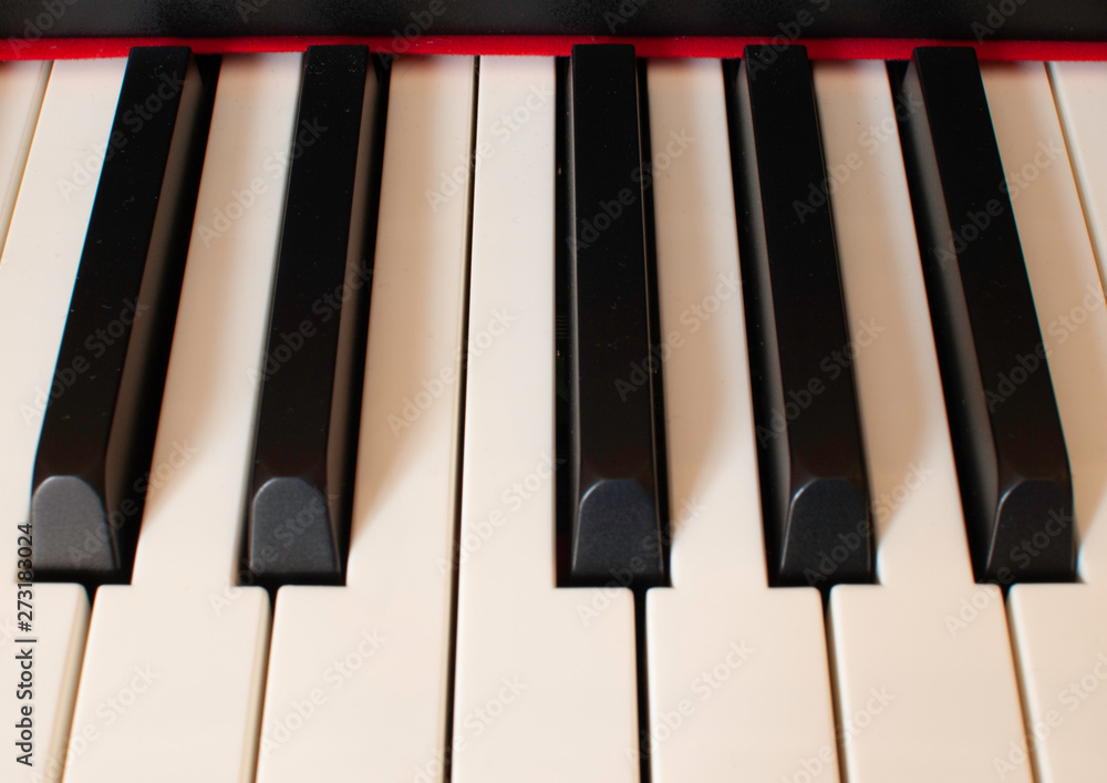 Touches piano Touches piano