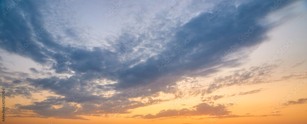 Fototapeta premium sky and clouds at the sunrise