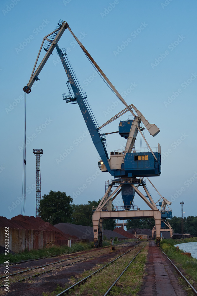 Alter Kran im Hafen