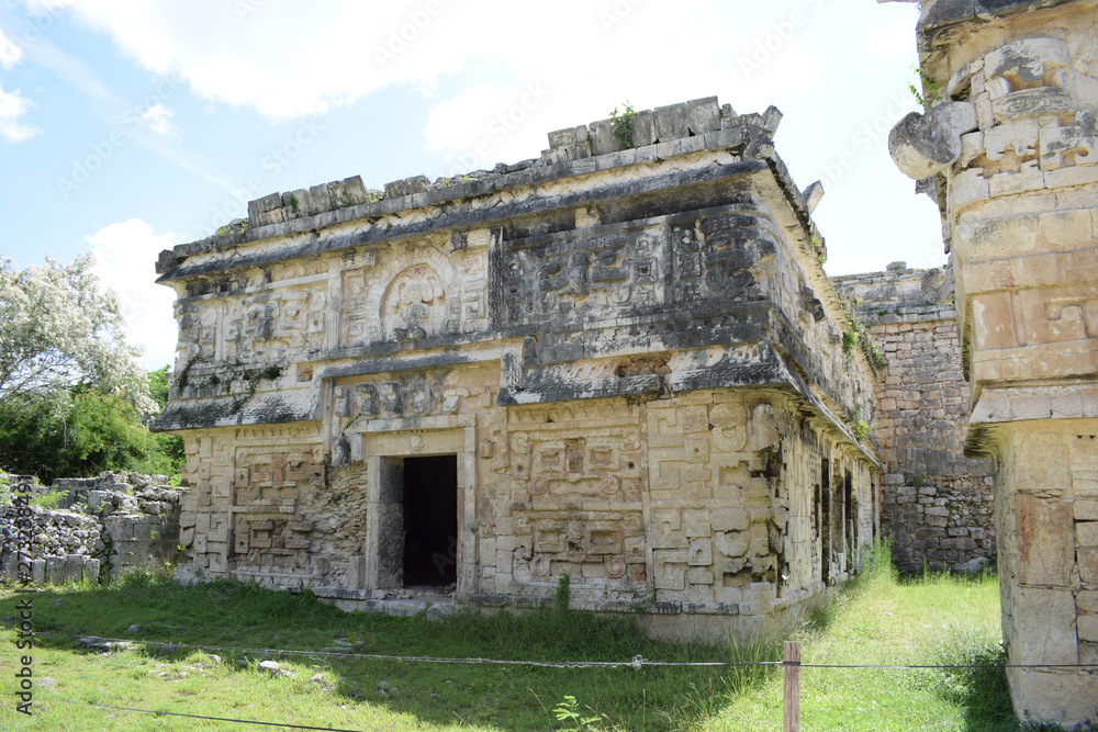 old ruins of chichen itza