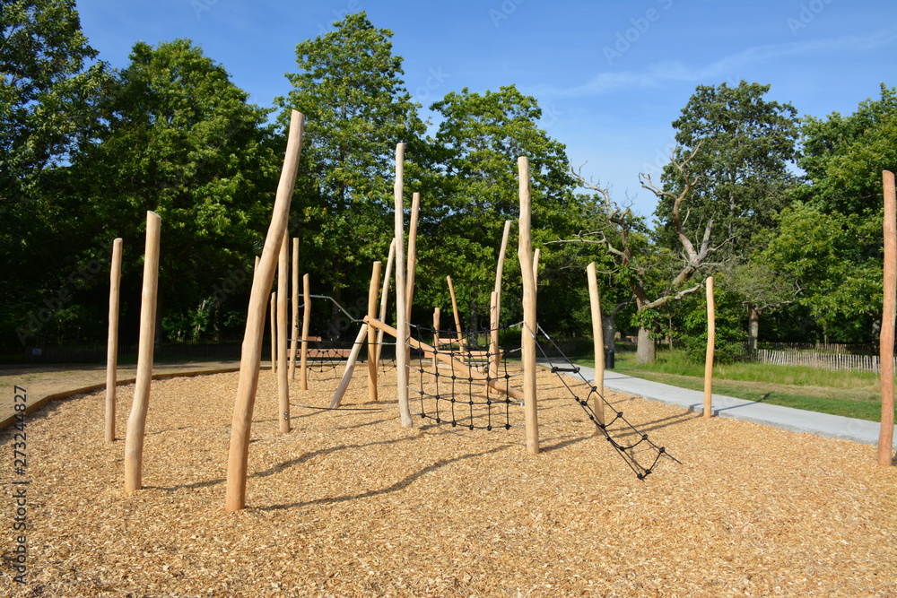 Fototapeta premium Saint-Herblain - Parc de la Bégraisière - Nouvelle aire de jeux