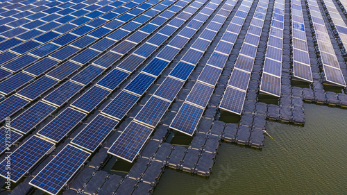 Obraz na plátně Solar panels in aerial view, rows array of polycrystalline silicon solar cells or photovoltaics in solar power plant floating on the water in lake