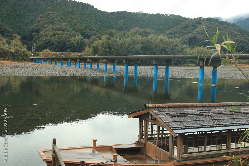 Fototapeta premium 四万十川 今成橋（佐田沈下橋）