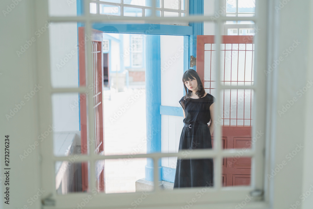 洋館の女性 洋館の女性