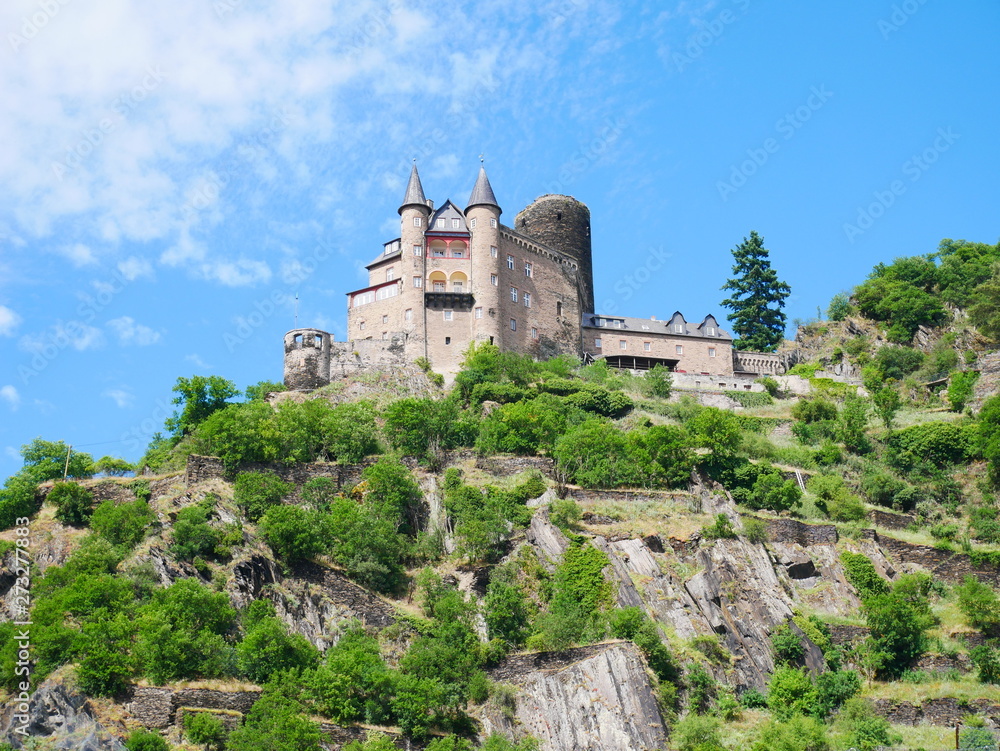 城 建築 要塞 中世の タワー 古い ヨーロッパ 古代の 空 丘 チャーチ ランドマーク 古城 砦 歴史 旅行 シティ ライン川 風景 青空 ドイツ 岩肌 青 岩 観光 Stock 写真 Adobe Stock