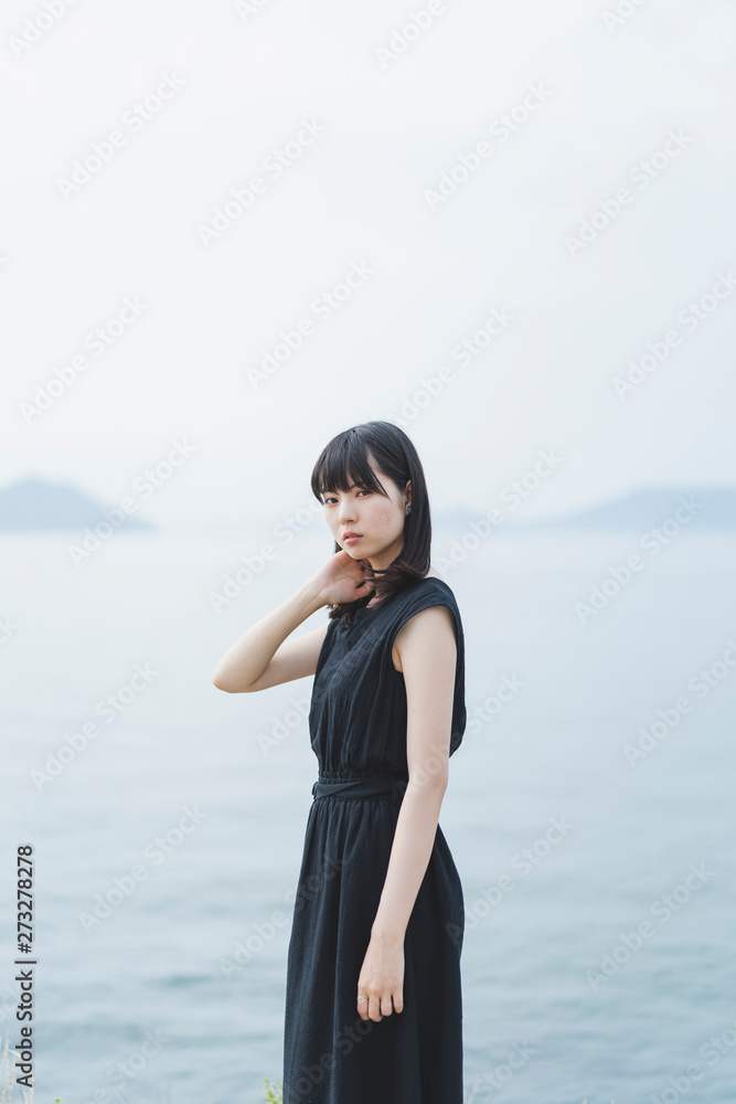 海辺の女性 海辺の女性