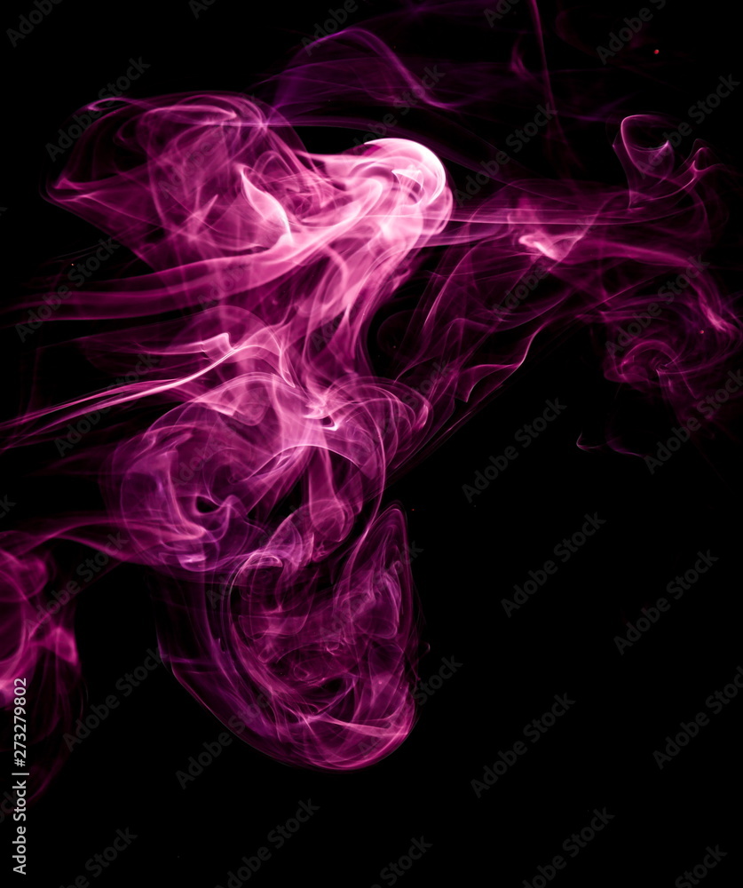 Obraz premium Purple smoke on black background