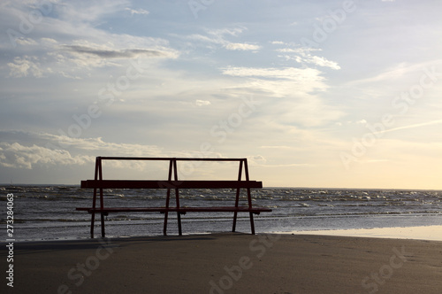 banc sur une plage en Estonie © Gwenaelle.R