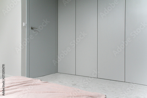 Nowoczesne mieszkanie odcienie szarości