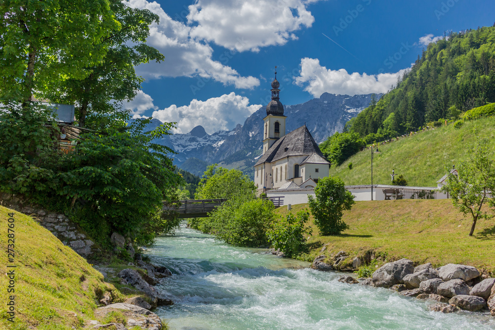 Fototapeta premium Schöne Erkundungstour entlang der Berchtesgadener Alpenvorland. - Ramsau.