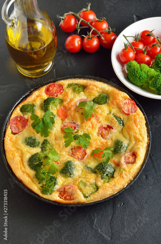 Frittata with broccoli and tomatoes