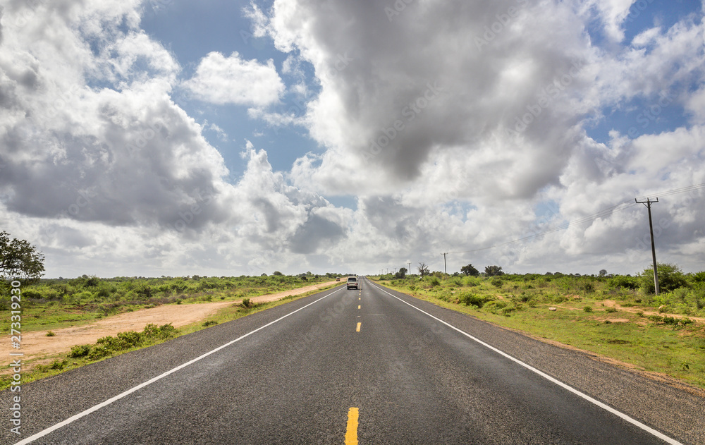 Fototapeta premium African highway in Kenya