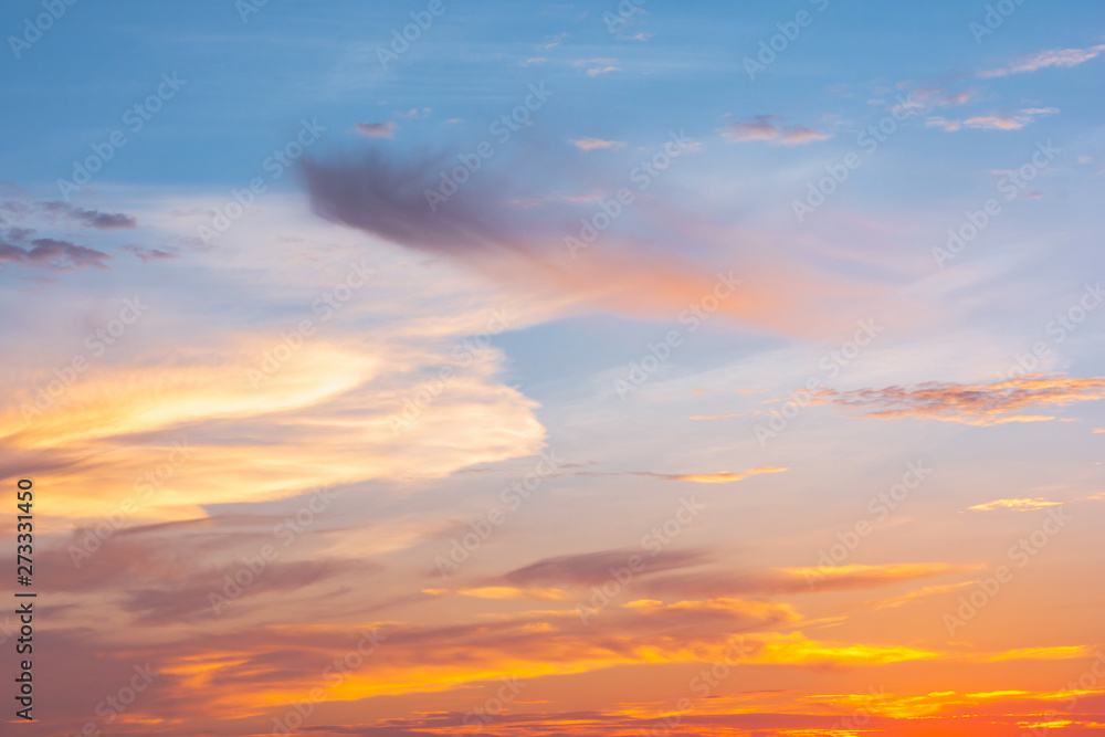Fototapeta premium Sky and cloud at sunset with sunset light effects background. clouds twilight and dramatic sky background.
