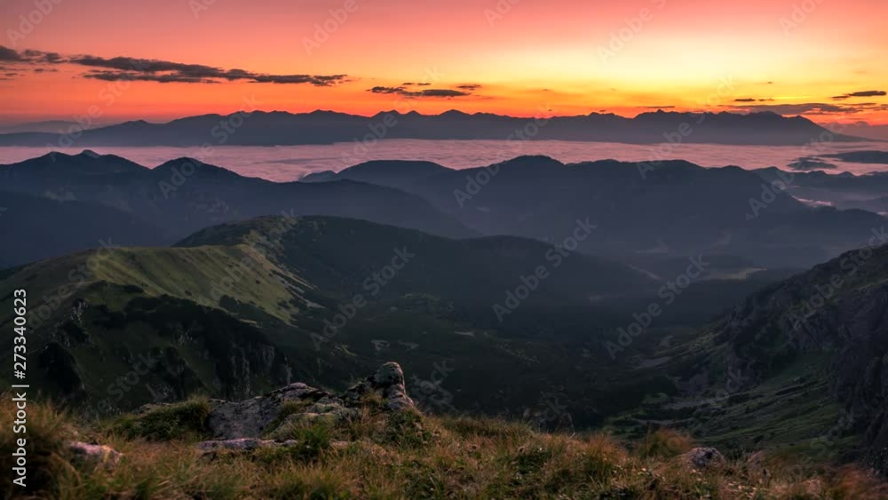 4K timelapse The landscape wakes up in a new wound, the horizon color the sunrise 4K timelapse The landscape wakes up in a new wound, the horizon color the sunrise