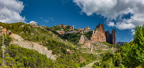 Los Mallos de Riglos Felsen bei Husesca in Nordspanien Panorama