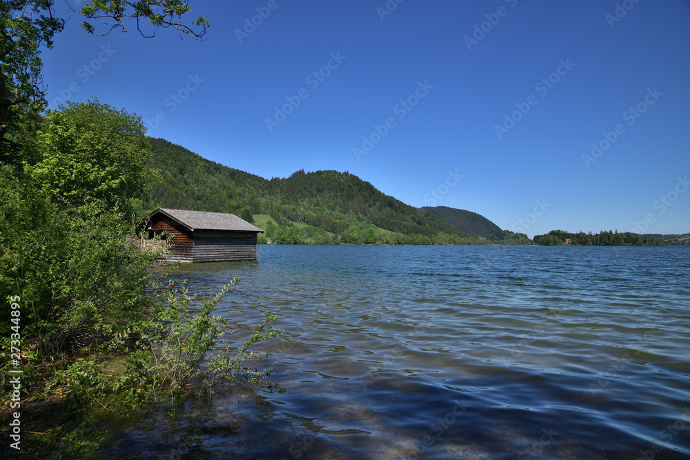 Fototapeta premium Ein Bootshaus am Schliersee