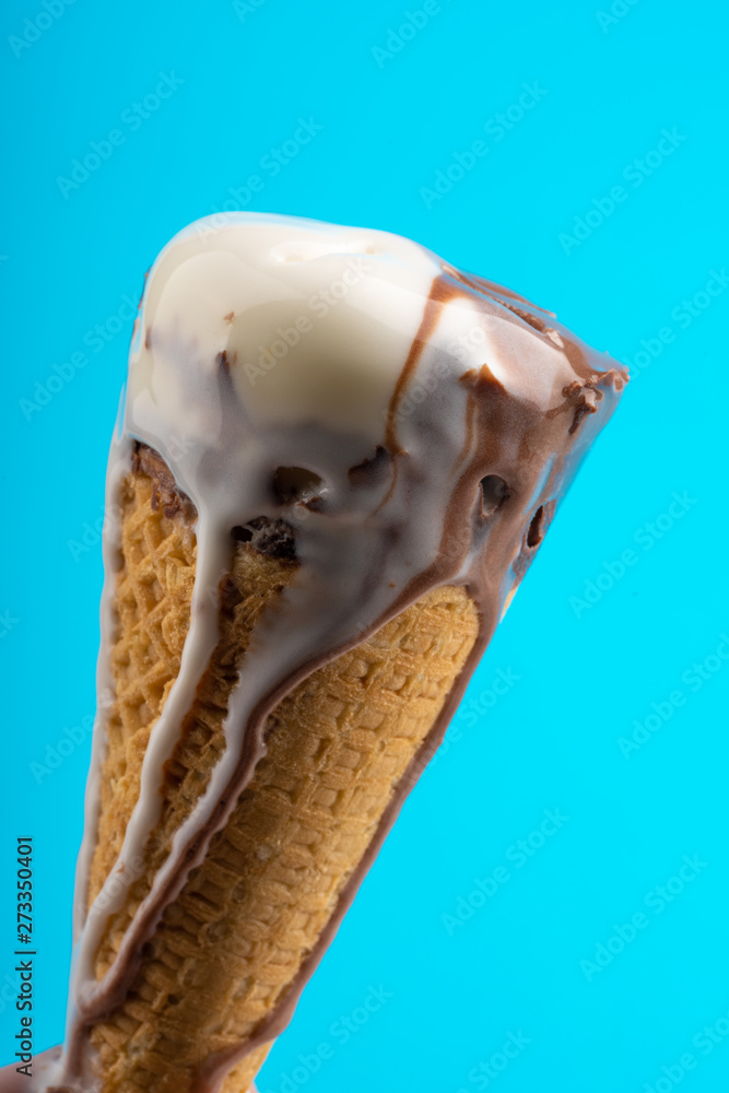 Fototapeta premium chocolate vanilla ice cream on blue background